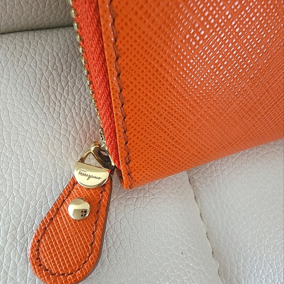 NWT ~ Salvatore Ferragamo Icona Large Gancini Zip Around Wallet ~ Lava - Picture 14 of 15
